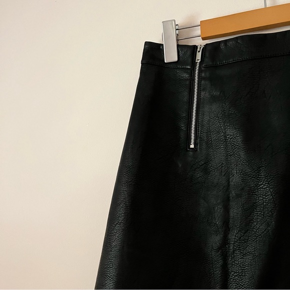 Premium snake skin faux leather mini skirt in black size small- Zara - Picture 3 of 7
